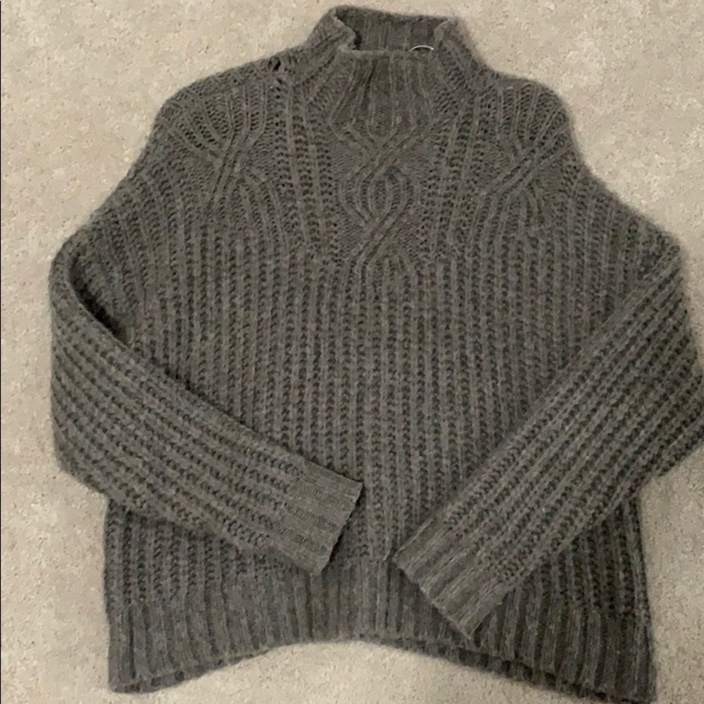 Arie sweater
